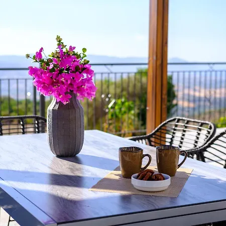 فيلة Magnificent Holiday With Pool And Stunning Sunset Views All Yours Peristerona (Paphos)