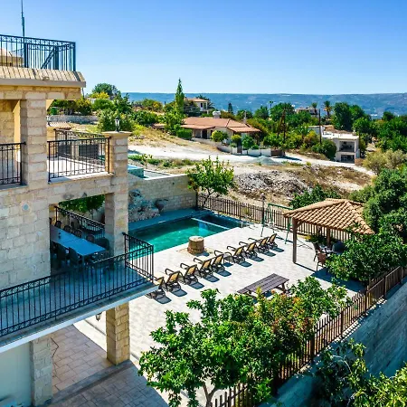 Magnificent Holiday With Pool And Stunning Sunset Views All Yours * Peristerona (Paphos)